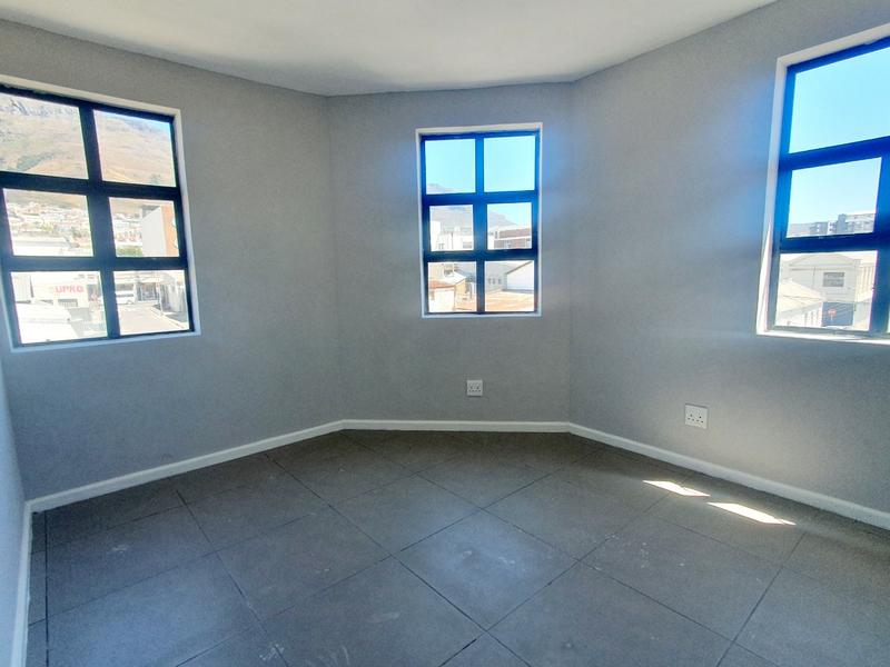 To Let 5 Bedroom Property for Rent in Woodstock Western Cape